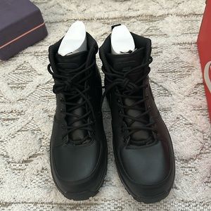 brand new nike boots